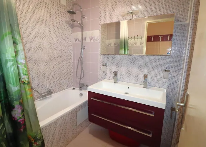Apartment 3 Pieces, Proche Et Commerces, Animaux Admis - Fr-1-307-276 *